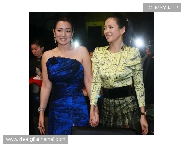 足球明星们的甜蜜合照瞬间展现友谊与激情的完美结合 足球明星们的甜蜜合照瞬间展现友谊与激情的完美结合