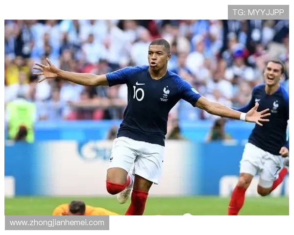 足球明星在赛场上的迷人瞬间与激情四溢的精彩画面合集 足球明星在赛场上的迷人瞬间与激情四溢的精彩画面合集