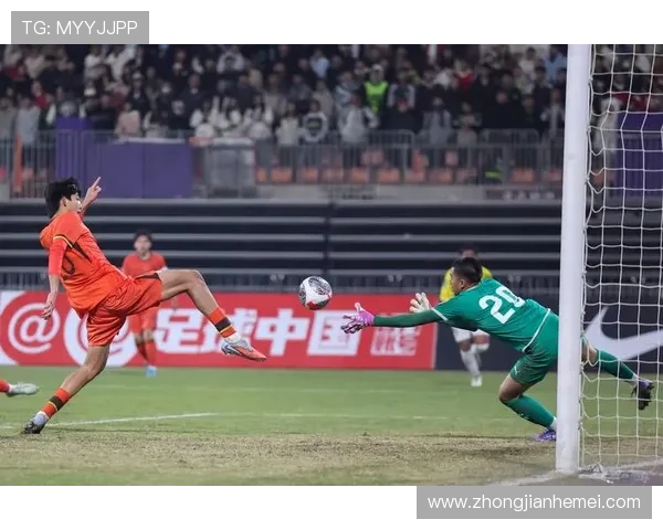 黄伟足球生涯回顾与展望对话分享球场内外的故事与感悟 黄伟足球生涯回顾与展望对话分享球场内外的故事与感悟