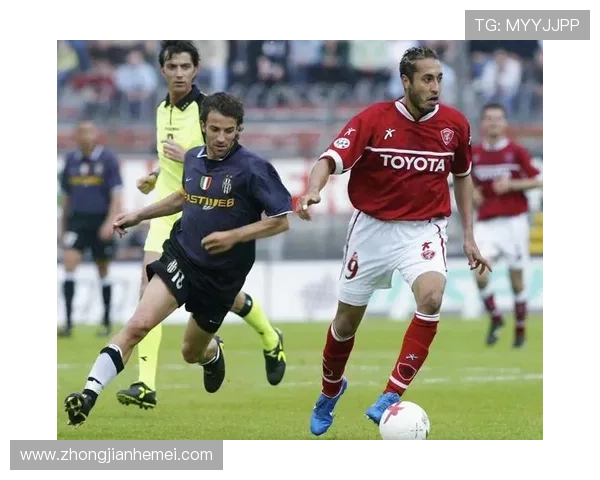 从平凡到辉煌普通家庭出身的足球明星逆袭人生的传奇故事