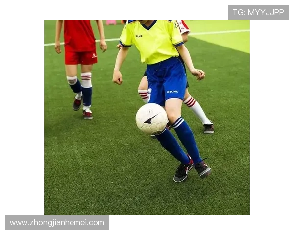 全球足球界的明星美女们展现魅力与才华的精彩瞬间 全球足球界的明星美女们展现魅力与才华的精彩瞬间